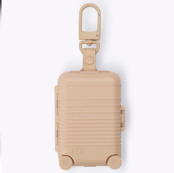 ♥️🍉ENTIRE TRAY IS $6-$8!!! TOPS/DRESSES/BIKINIS/SHOES & ACCESSORIES🍉♥️ - Picture 3 of 9